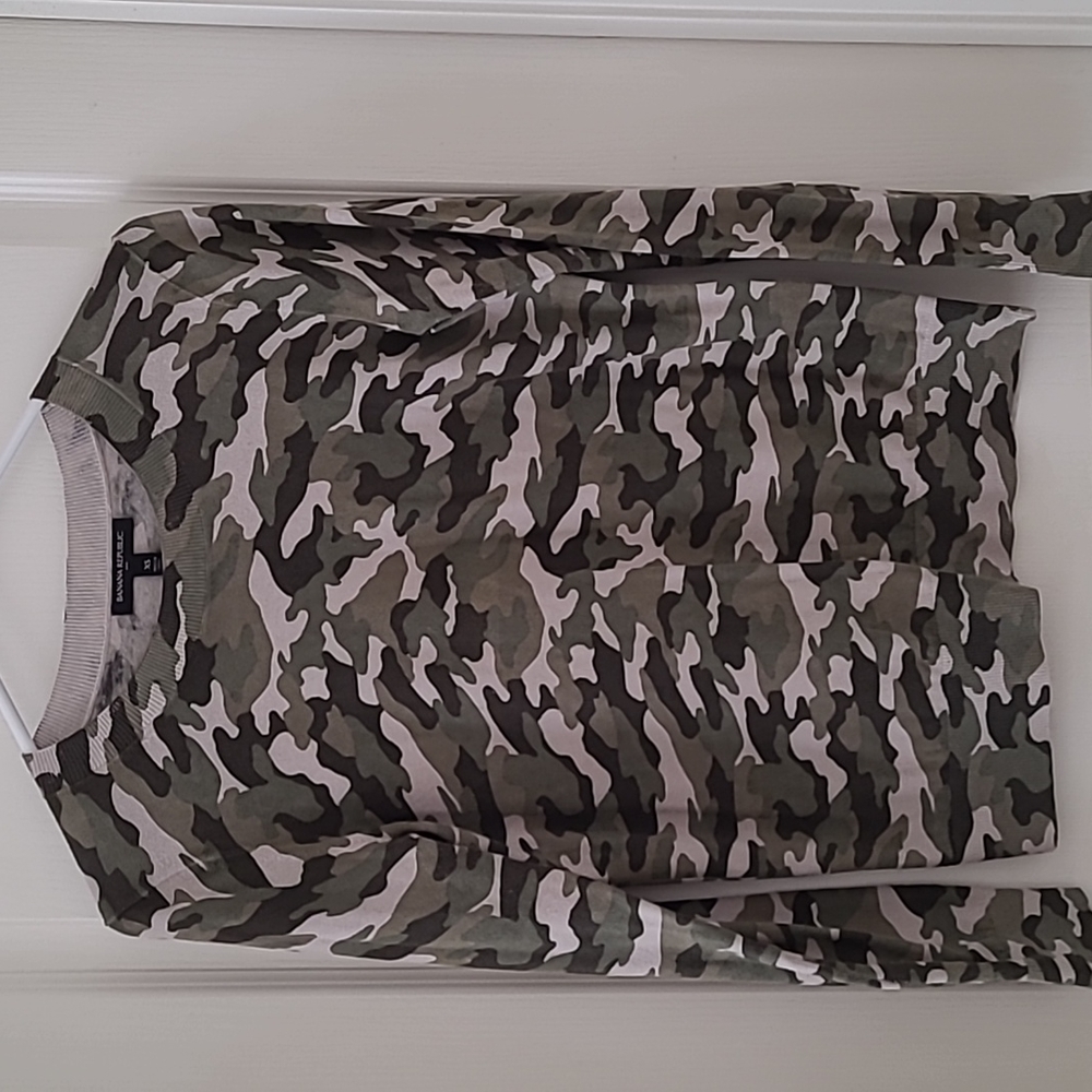 Banana Republic Camo pullover sweater